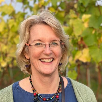 Wife of award winning @ukwinemaker when I’m not working as an eye surgeon in the NHS I help with marketing & social media for our Norfolk vineyard @chetvineyard