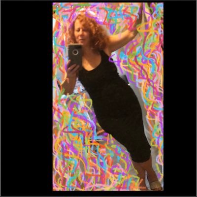 Artist🎨Lightworker🌟Mental health professional🙌flower obsessed🌸color addict witness to healing power of art🌈 daily blooms🌼portal maker💫 l