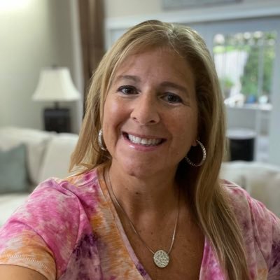 Teacher @ Coral Sunset w/31 years of experience. Masters Degree & National Board Certified. Google Certified Educator. SDPBC Technology Trailblazer ✏️📚💻