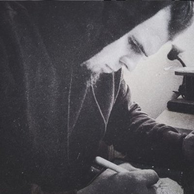 An old soul, a graphic designer, an illustrator.
Let me know what graphics do you need:
simonas.viskontas@gmail.com