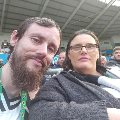 Swansea lad. Married to @truff123 ❤❤ Follow me, I follow back
❤ @Swansofficial Season Ticket Holder. @All things Wales.