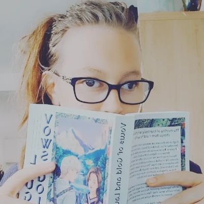 lousbookstuff Profile Picture