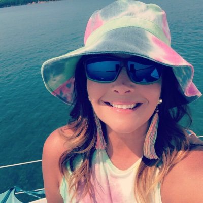 LisaGudowski's profile picture. https://t.co/h2wlAF3pc0 The Buzz Salon Hair Artist,color specialist❤️Europe want to see more❤️Classic Hollywood