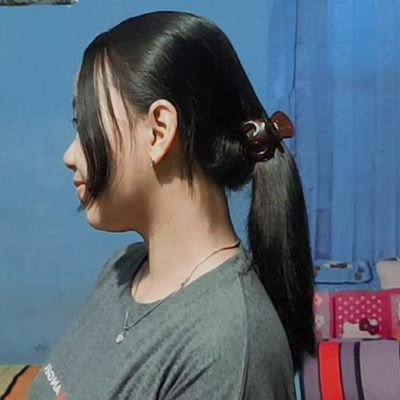 trisariii_'s profile picture. 