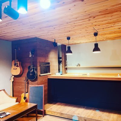 音楽とエンタメのプロが発信🎸🎤 ライブハウス「上野untitled」運営中!撮影スタジオ、レコーディング、アイドル運営、防音工事、独立開業…音とエンタメで生きるノウハウを発信🔥 #バンド活動 #音楽好き #ライブハウス経営 #防音工事 #独立開業 音楽×エンタメのリアルな話、届けます!