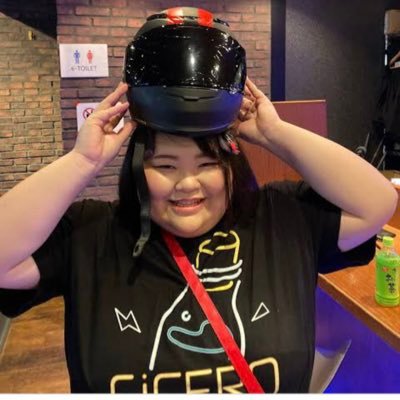 auradeda's profile picture. 