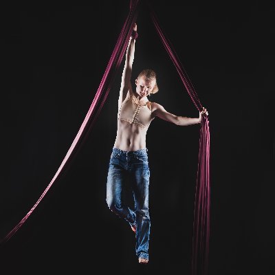 Non-binary theatre maker and movement artist based in Barry.