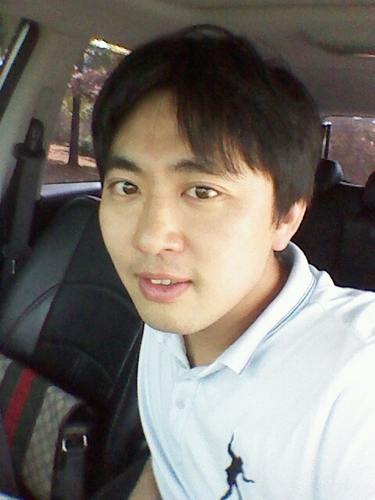 김호섭/32살이구요/부안군에 근무하는 공무원이구요/야구와축구를너무나 좋아합니다/헤비메탈과 락음악을 즐겨 들어요/모든종류의억압과 폭력 독재에 반대합니다/함께 사는 행복한 세상을 꿈꿉니다