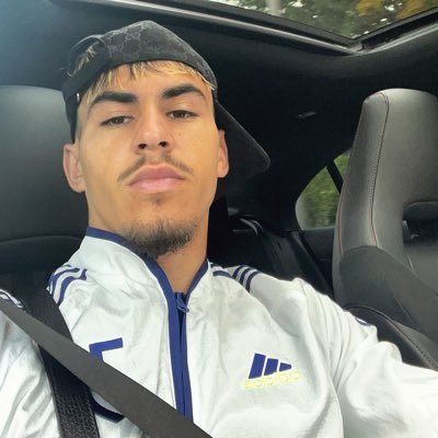 footballeur professionnel à Honved. 🙏🏽