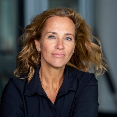 BEDRIJF- & PROFIELFOTOGRAAF Visuele storytelling. Versterk je merk door krachtig beeld. Kitesurfen, beachvolley,hardlopen