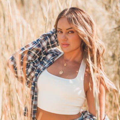 bezemarie's profile picture. You look lost so follow me 👉🏼👉🏼📸 Instagram || life.styledbybecca ⏰TikTok || life.styledbybecca