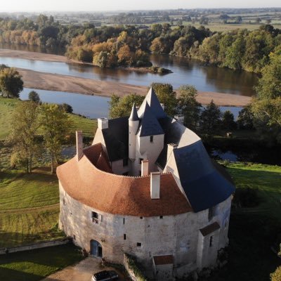 Partages et échanges sur le sauvetage du patrimoine en péril #patrimoine #Bourgogne #Nievre #médiéval #chateau #nevers #nature #patrimoineenperil