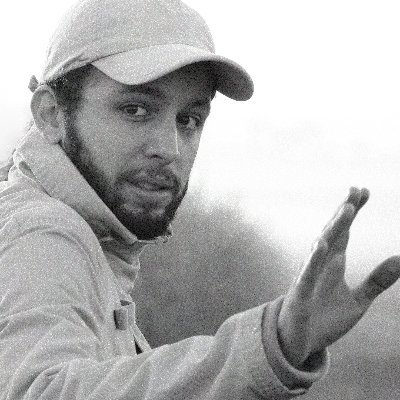 Diretor Criativo Audiovisual adepto a diálogos não lineares e outras conversas que tenham sentido, ou não.