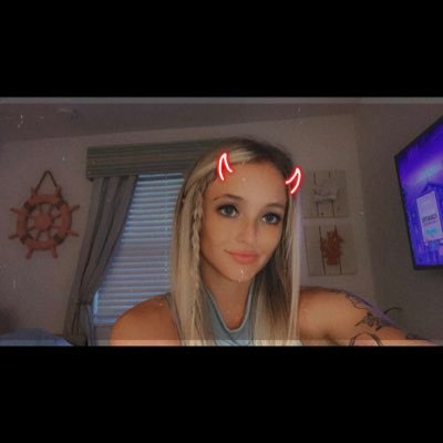 StephHallll's profile picture. 