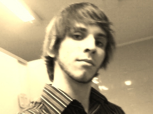 Alto, loiro, inteligente, olhos azuis, poeta, compositor, romântico, estudante de Jornalismo, apaixonado por futebol e pelo Santos F.C. *-* Follow Me'n Join