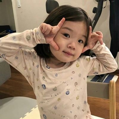 Pininqe_'s profile picture. มีคนเคยบอกไว้ว่า อย่าเห็นมันมีค่า                                                            ตอนที่มันสายไปเพราะงั้นจงทำทุกวันให้มีคุณค่านะ