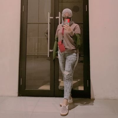 SintaAndani3's profile picture. Hidup ini lebih indah daripada yang bisa kita katakan,Yang bisa buruk itu sikap kita terhadapnya.Bersyukurlah