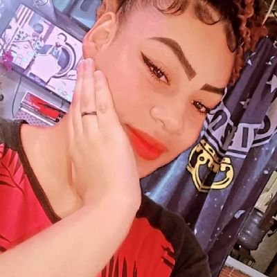 Eyshila 
14 Aninhos 
Atleticana🖤
Cristã
