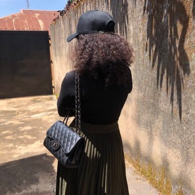 ovomillz_'s profile picture. CEO @put_a_smile___ your favorite surprise plug🎊🎉🎈🎁🛍💌. #josmakeupartist💄