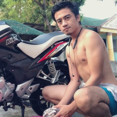 jemoyXCLSV's profile picture. not an alter account.