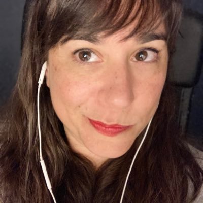 Autrice de romance & intervieweuse sur YouTube & caféologue à mes heures