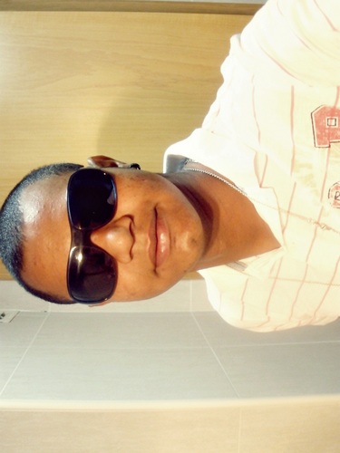 Eu não me importo se você é, negro, branco, hétero, bissexual, gay, lésbica, baixo, alto, gordo, magro, rico ou pobre. Se você for gentil , eu tbm serei com vc.