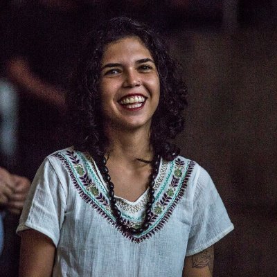 Piauí em SP.
Feminista, advogada e flamenguista.
Mestre em Ciência Política/UNICAMP.
Secretaria de Relações Internacionais do PSOL.