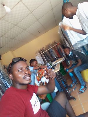Martins e filho do mbongo makassi e lutondo luzolo ,pai de 2filhos ,empresario de 30ans vive em Luanda.