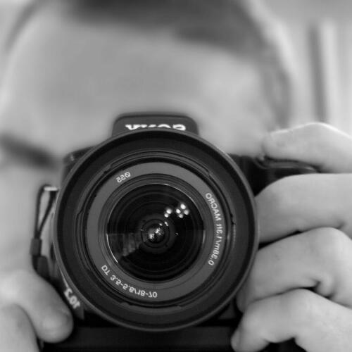 Aspiring Photographer, and total Tech geek I'm a photographer who shoots portraits, bands & other random stuff,