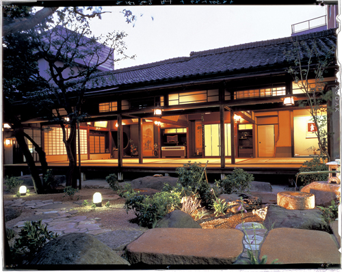 suigetsuhotel's profile picture. 東京・上野の森に隣接する森鷗外ゆかりの宿「水月ホテル鷗外荘」です。2021年5月、再開の日を迎えることができました！
約1年休館しておりましたが、また皆さまに愛されるホテルを目指しスタッフ一同気持ちを新たに頑張ります。
2021年8月「鷗外温泉」日帰り入浴再開しました！
東京都第一号認定の天然温泉にぜひお越しください。