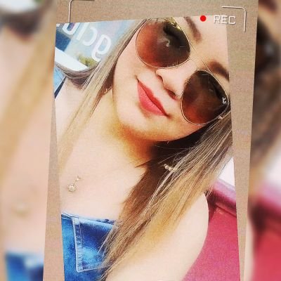 Ela é inteira, forte, cheia de fé, feliz. ❤