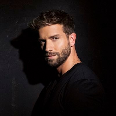 si te seguí es porque @pabloalboran te ama, está muy orgulloso de ti, por la persona que eres y quiere verte cumplir todos tus sueños, nunca lo olvides🤍