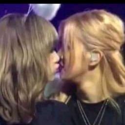 Erza74540556's profile picture. Mình là Blink. Mình bias Li, theo chủ nghĩa hòa bình không thích gây war.