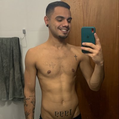 cristão, maconheiro, gay, ateu, homofóbico, depressivo e grato pela minha vida 🙏