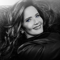 Lynda Carter(@RealLyndaCarter) 's Twitter Profile Photo