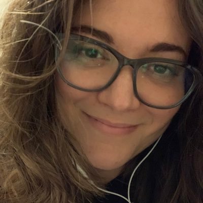 Tica+Italiana. Gatólica. Mamá. Comunicadora. Vacunada. Gran jugadora de futbolín.