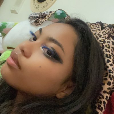 kiwikisschelle's profile picture. 👁👄👁 mood
