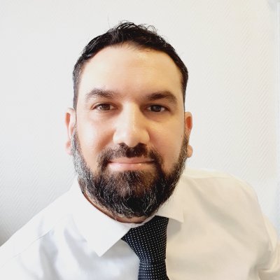 Développeur web Fullstack, passionné de JS (React, Next, Vue, Nuxt côté pile, Adonis, Express côté face) et de Laravel mais aussi Graphiste dans l'âme