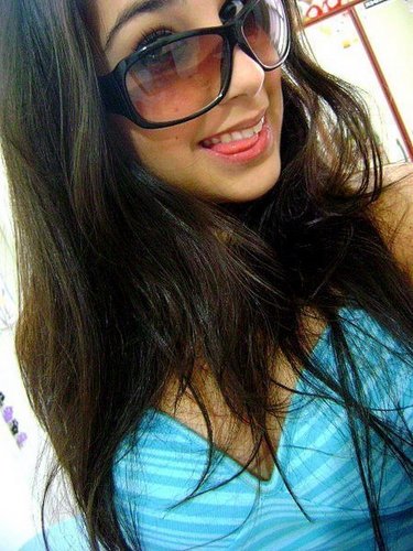 nome:Camila Siqueira 
Dia do nascimento: 14.02.1993
Musica: adora todos os tipos de musica. ♪
Cidade Montenegro-Rs
e minha idade é 18 anos
