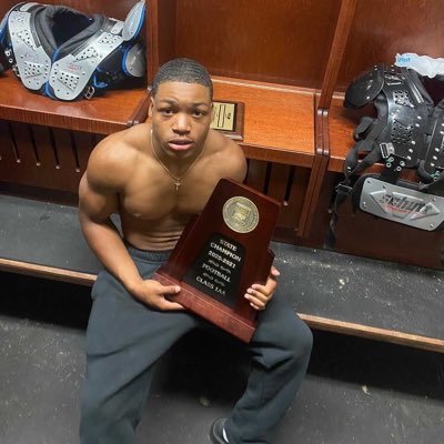 James 1:12 | 5’7” | 170lb| RB| 21’ | @chowanfootball |
