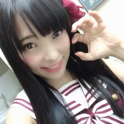 シンガーソングライターアイドル鈴音ひとみさんの歌に惹かれSR配信のサポート(勝手にですが)、ライブ広報部。
鈴原知花さんの応援もさせて戴いてます。萌え萌えきゅルル～ンは照れる。
ひまわり畑永久所属

フォローはフリーです
ご挨拶は申し訳ありませんがしていません。
鈴音ひとみさんをもっと知って貰いたいただそれだけです。