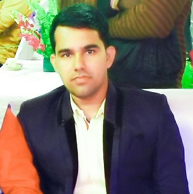 कामयाब होने के लिए अकेला ही आगे बढ़ना पड़ता है
लोग तो पीछे तब आते हैं जब हम कामयाब होने लगते हैं। 👈👈