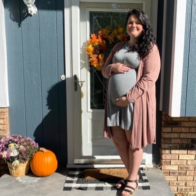 KylieHarris16's profile picture. Critical care nurse at your service 💉