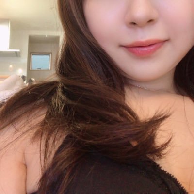 30歳/既婚/商社OL→フリーランス/人妻/裏垢 普段はしっかりOLと嫁業してますが本当は..♡ 身バレ防止のため鍵つけてますがたまに解放。フォローお気軽にどうぞ♡エロ画と時々日常。