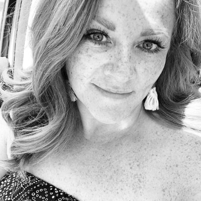 Wife, mom to a sassy girl, Upstate NY Hospital /Health System mktg exec, Law&Order junkie, Fashionista, Redhead, BAMA alum/fan, soc med conversationalist