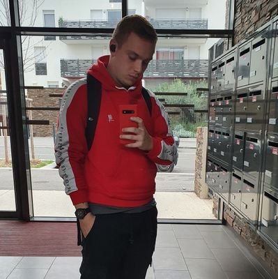 Je lis Twitter et raconte ma vie quand ça me prends