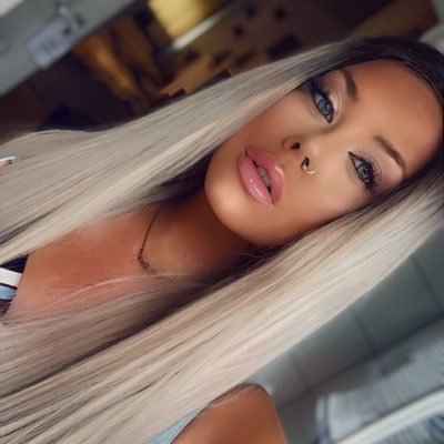 Megbow27's profile picture. 