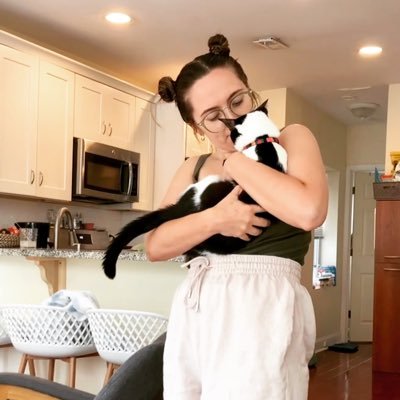 linck_gabby's profile picture. kind of like a prettier jesus 🌈