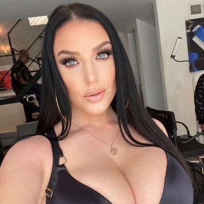 Hello guys am very much available for hookups, ready to make you hard🍆🍆 and give my whole best to satisfy you