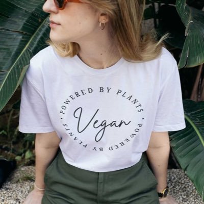 🌻I'm Flora and I created Plant Babes to help spreading love and compassion. We make lots of cute #vegan themed shirts, hoodies, sweatshirts & more.